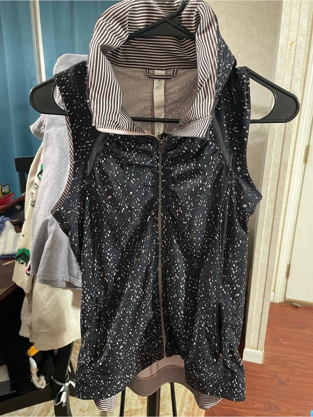 lululemon athletica Black with White Speckle Zip-Front Sleeveless Top